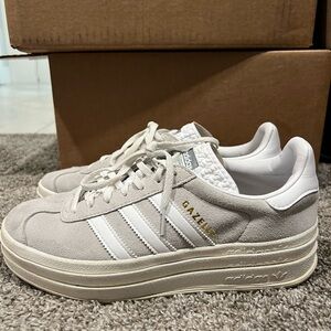 Adidas Gazelle bold women’s sz 9. Great condition